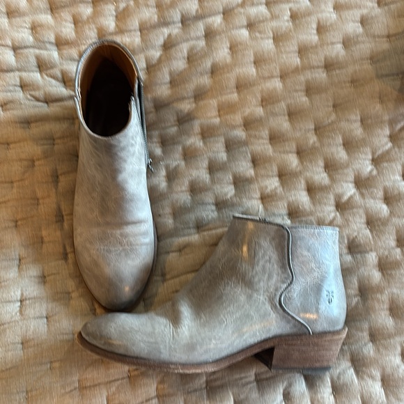 Beautiful gray leather Frye booties. - Picture 2 of 5